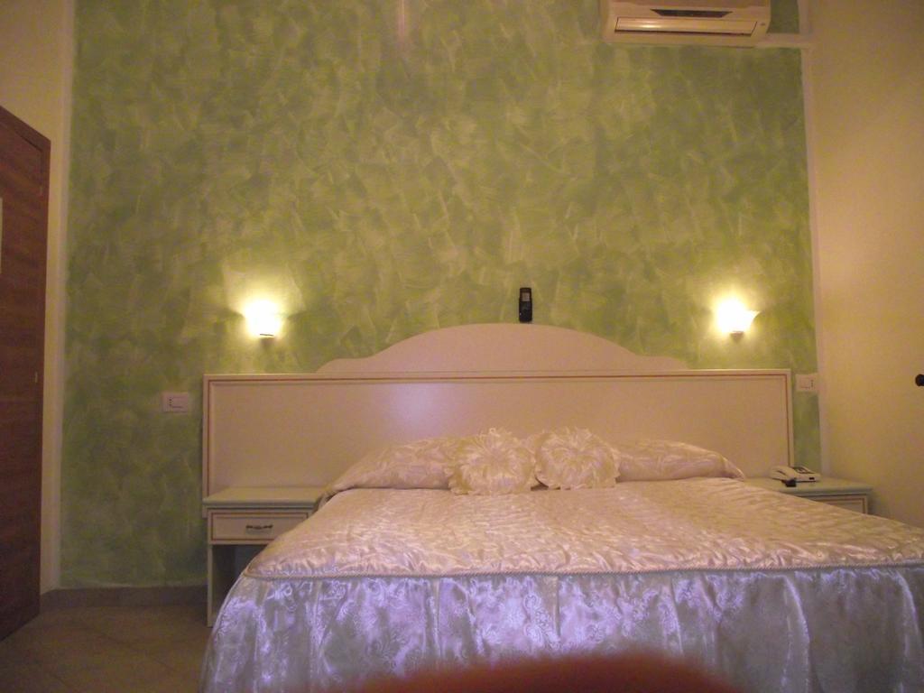 Hotel Ausonia Monte Porzio Phòng bức ảnh